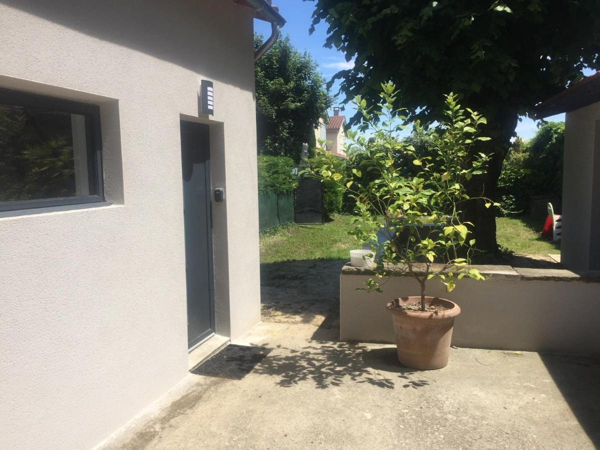 Studio Moderne Saint-Symphorien-d'Ozon Exterior photo